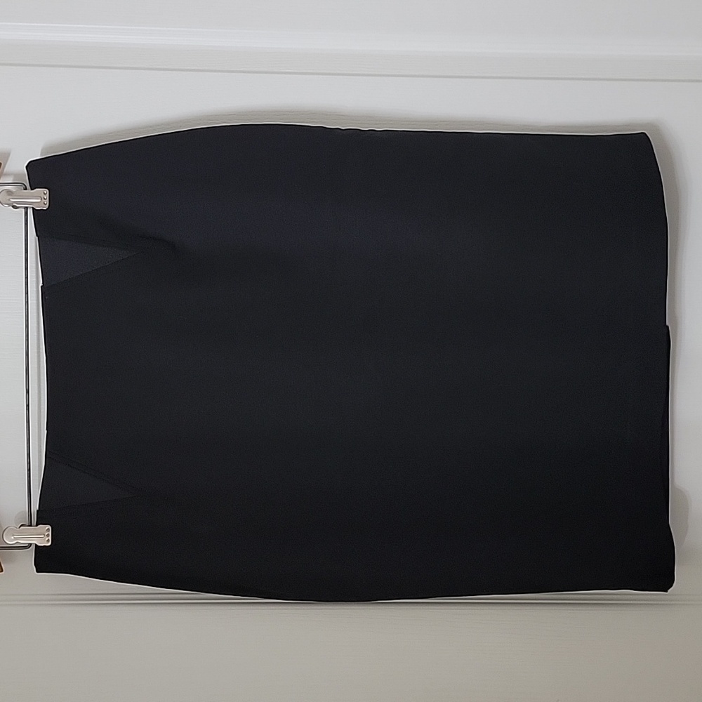 Peter Nygard Size 10 Black Pencil Skirt, Pull-On Style, Gently Used Condition